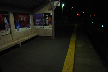 暗い古里駅